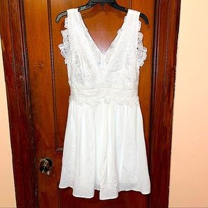 White lace bust mini dress 🤍